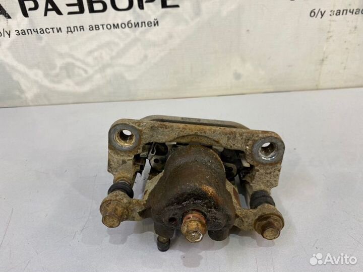 Суппорт задний правый Nissan Teana J31