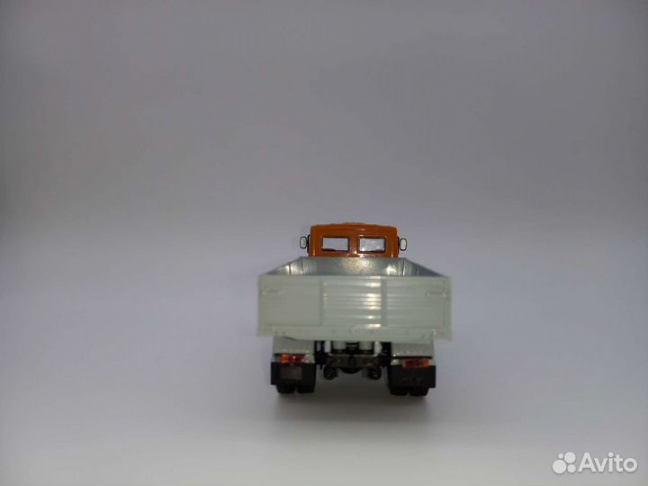 Маз-5337 бортовой, ранняя кабина 1987г 1:43 Аист