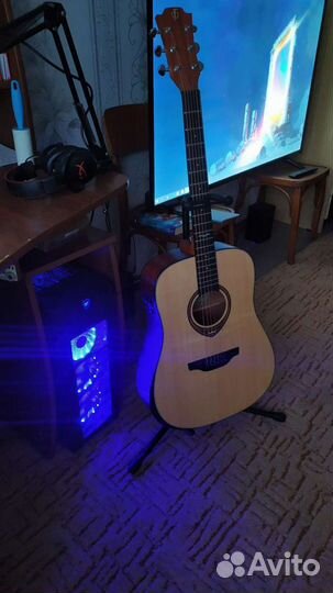 Продам Транс акустическую гитару