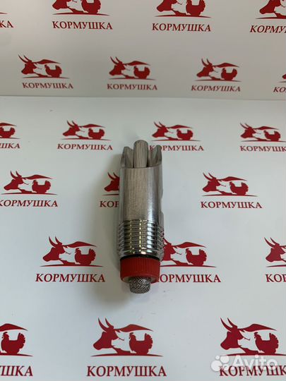 Поилка ниппельная для свиней