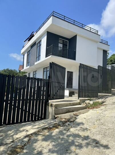 Дом 286 м² на участке 5,5 сот.