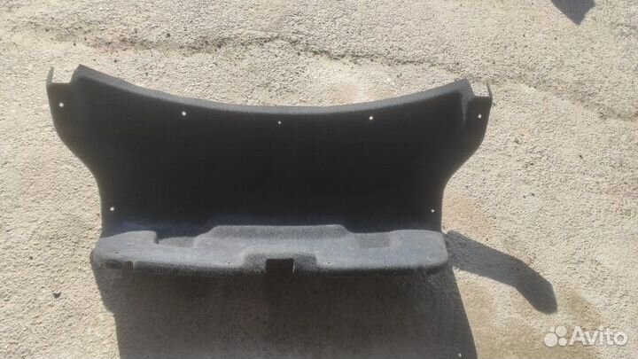 Обшивка крышки багажника задняя Toyota Avensis