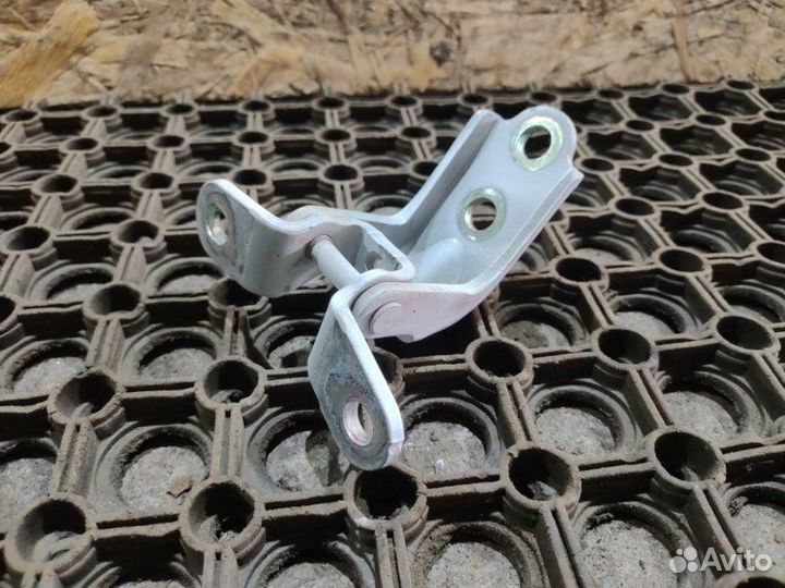 Петля двери передняя левая Genesis G70 седан G4KL