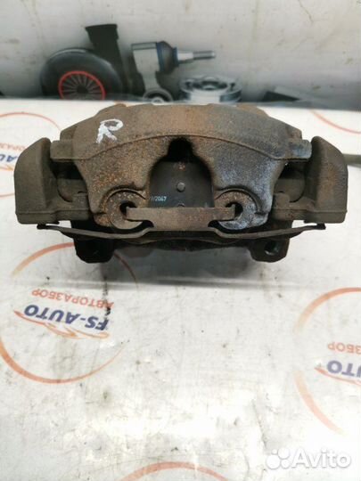 Суппорт передний правый Volvo V60 2.0 дизель