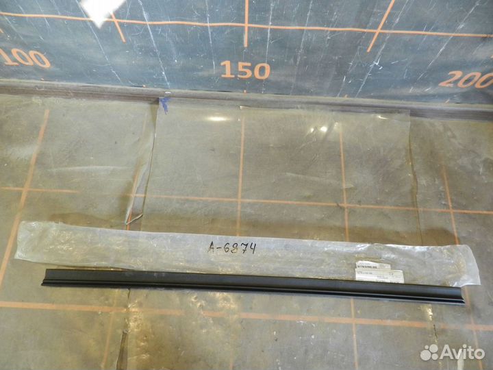 Уплотнитель двери передней нижний - BMW X1 E84