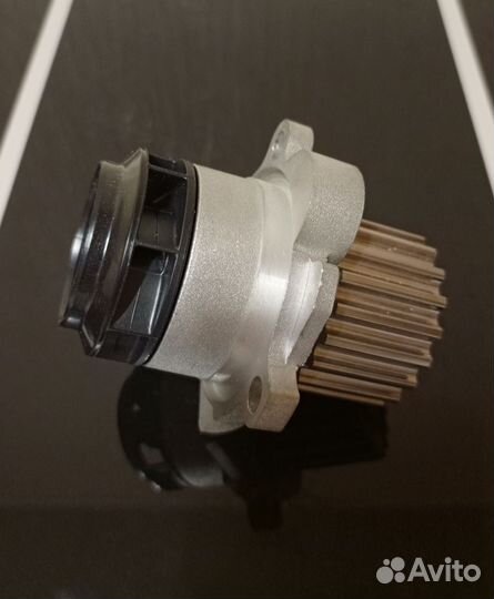 Помпа Jetta 5 BXE 045121011H