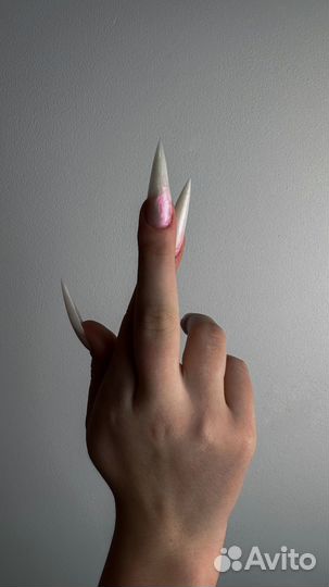 Модель на наращивание ногтей