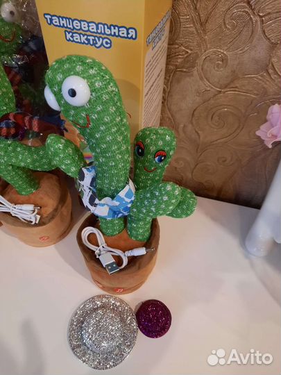 Два кактуса танцуют и поют, игрушка.Повторюшка