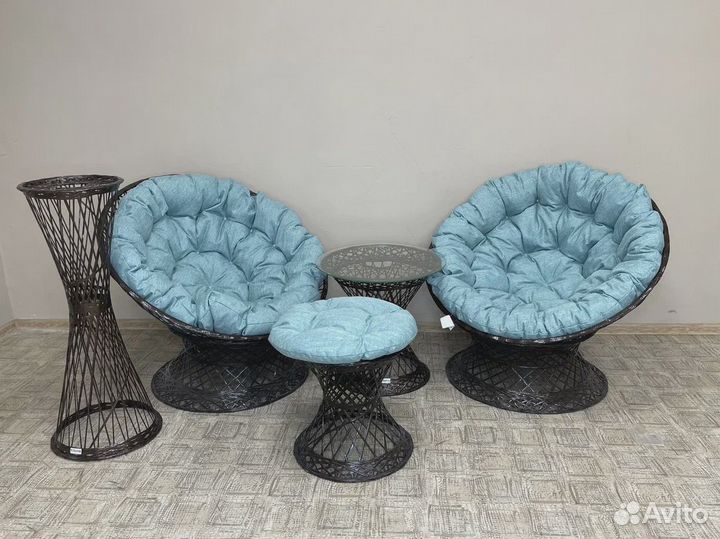 Долговечное плетеное кресло с подушкой