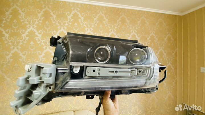 Фара на land cruiser 200