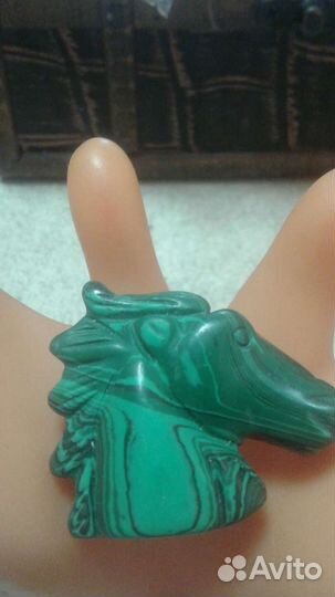 Фигурка головы лошади из малахита,прессовка