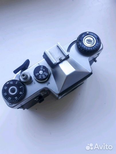Фотоаппарат zenit EM.Объектив Helios-44mm
