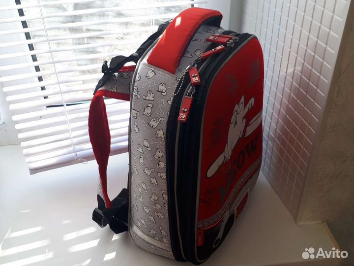 Школьный рюкзак (ранец)