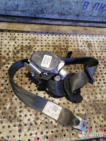 Ремень безопасности Volkswagen Jetta