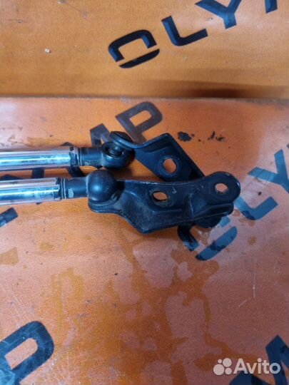 Амортизатор 5 двери левый Toyota Hiace KZH100 2000