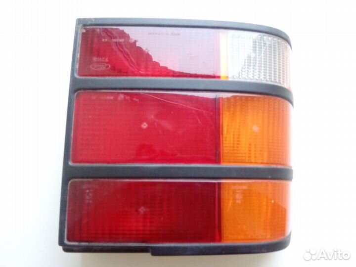 Задний левый фонарь на форд-скорпио