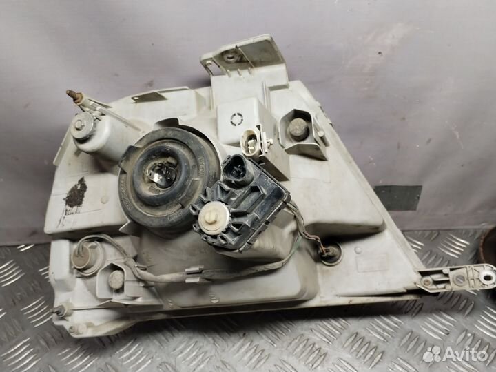 Фара левая Suzuki Grand Vitara XL7 2005г