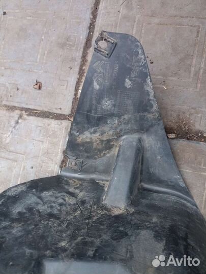 Подкрылок задний правый левый Citroen C4 седан