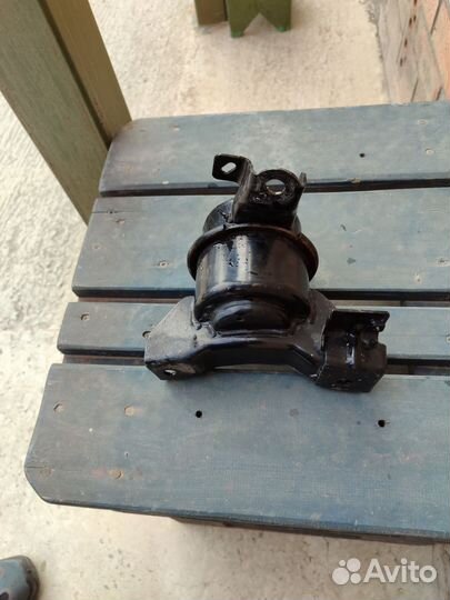 Продам опоры двигателя Kia Carens