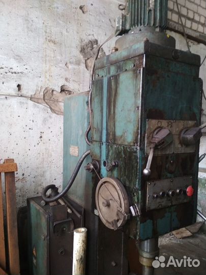 Вертикально-сверлильный станок 2Н135