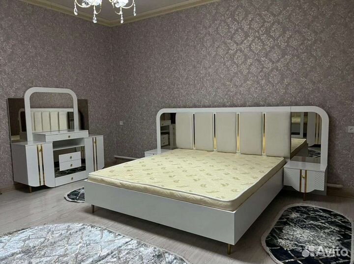 Спальный гарнитур