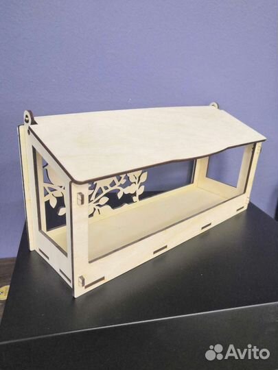 Кормушка для птиц на окно