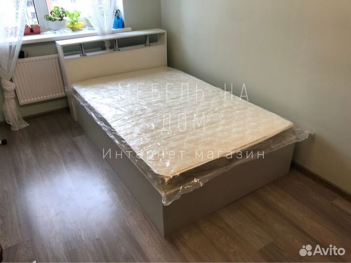 Кровать двухспальная с матрасом