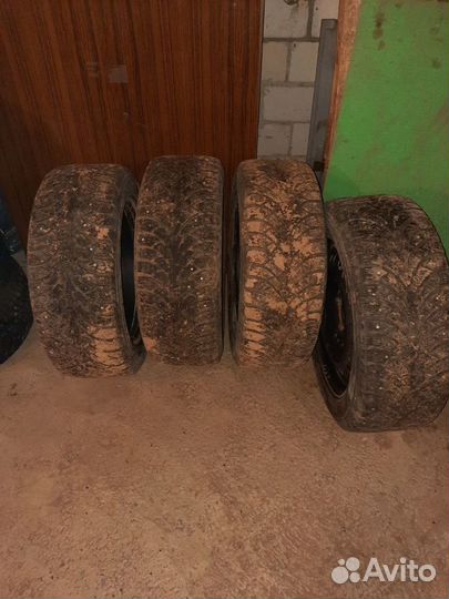 Зимние колеса 215/55 r16