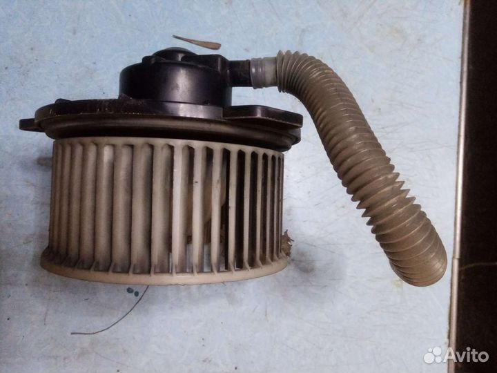 Моторчик печки Mazda 323