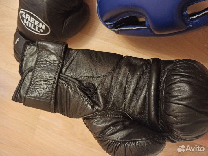 Боксерские перчатки
