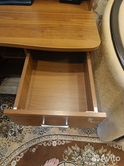 Письменный стол