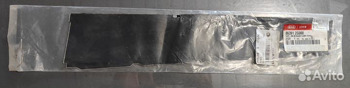 Накладка двери клеящаяся 863912G000