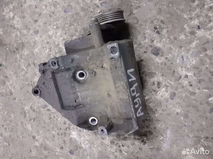 Кронштейн компрессора кондиционера Audi A4 B5