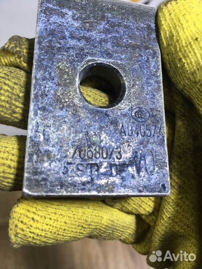 Петля двери левая Bmw X5 E70 3.0 N52 2007