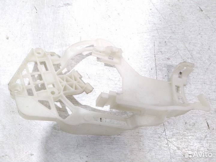 Кронштейн двери задний правый Volkswagen Tiguan 1