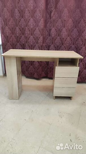 Письменный стол
