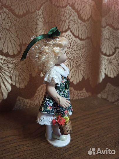 Кукла фарфоровая коллекционная