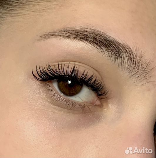 Наращивание ресниц и оформление бровей