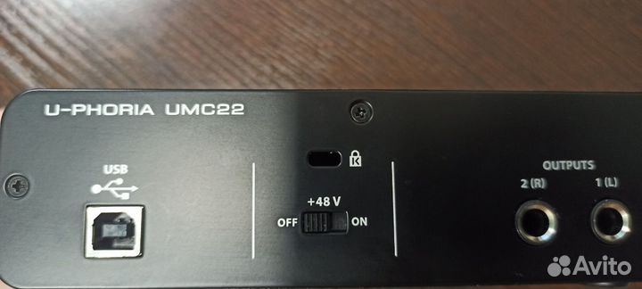 Звуковая карта (аудиоинтерфейс) Behringer UMC22