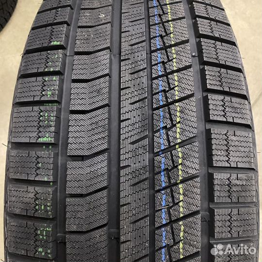 Tracmax X-Privilo S360 275/40 R22 107