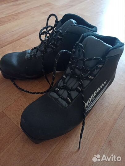 Лыжные ботинки