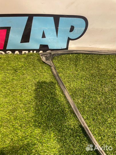 Уплотнитель двери передней правой Honda HR-V