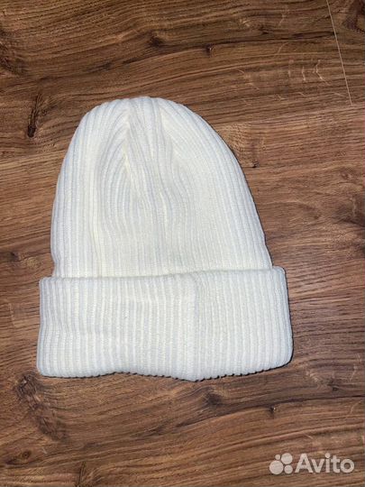 Шапки Moncler белые, синие