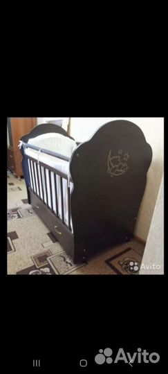 Детская кроватка с маятником и ящиком