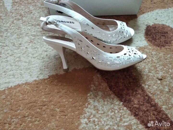 Босоножки женские