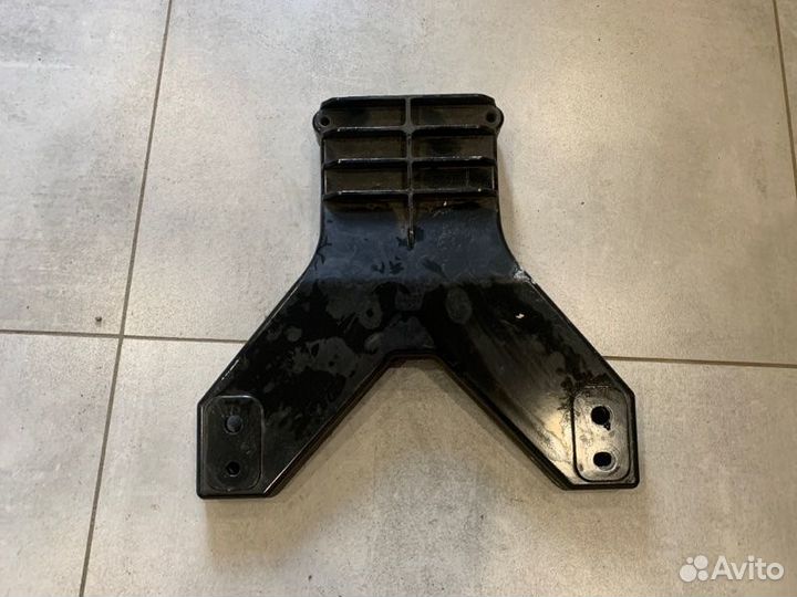 Крепление продольного рычага Mercedes-Benz S-Class