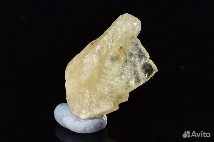 Бразилианит. Лот №496