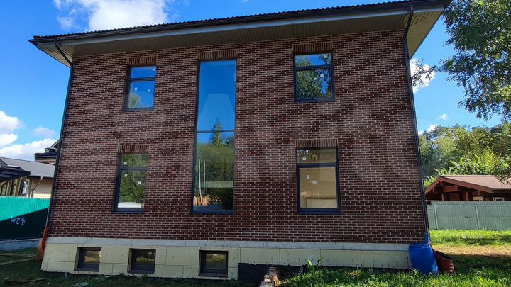 Коттедж 258 м² на участке 13,4 сот.