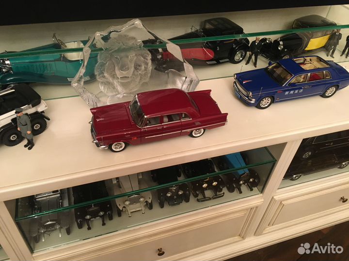 Модель автомобиля 1/18 Красный Дракон