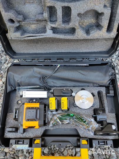 Лазерный уровень со штативом dewalt